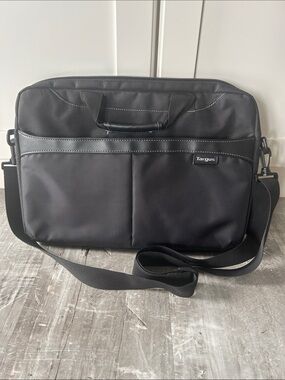 Targus Black Nylon Laptop Briefcase with Shoulder Strap